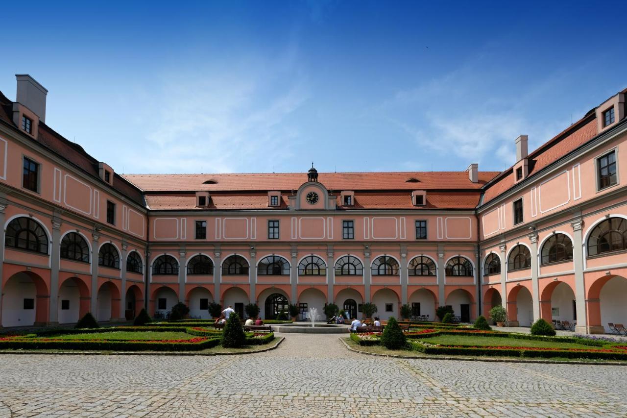 Zamecky Penzion Valasske Mezirici Exterior photo